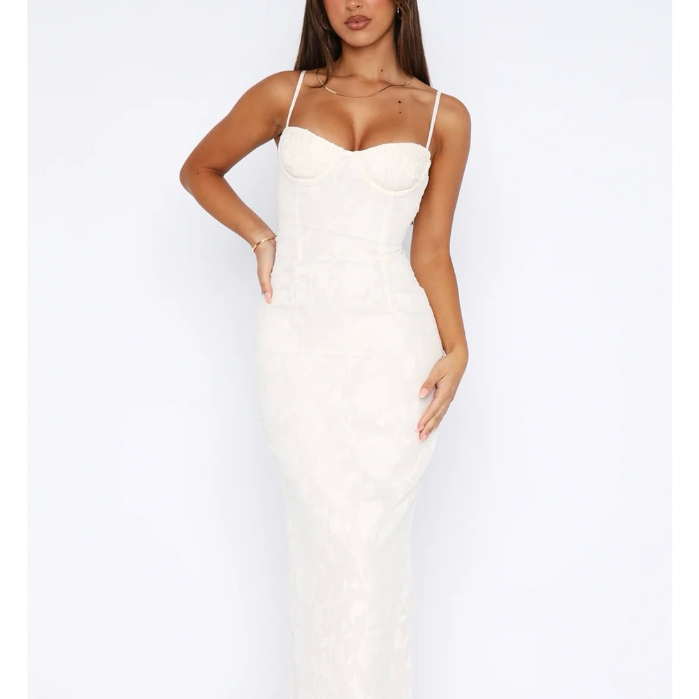 White Fox Boutique White Ruched Maxi Dress Sweetheart Neckline